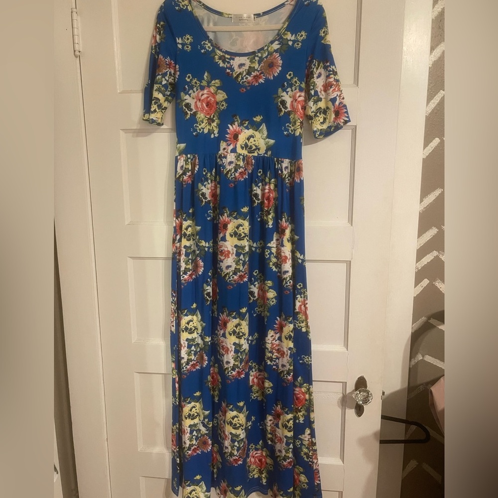 Size medium boutique maxi dress